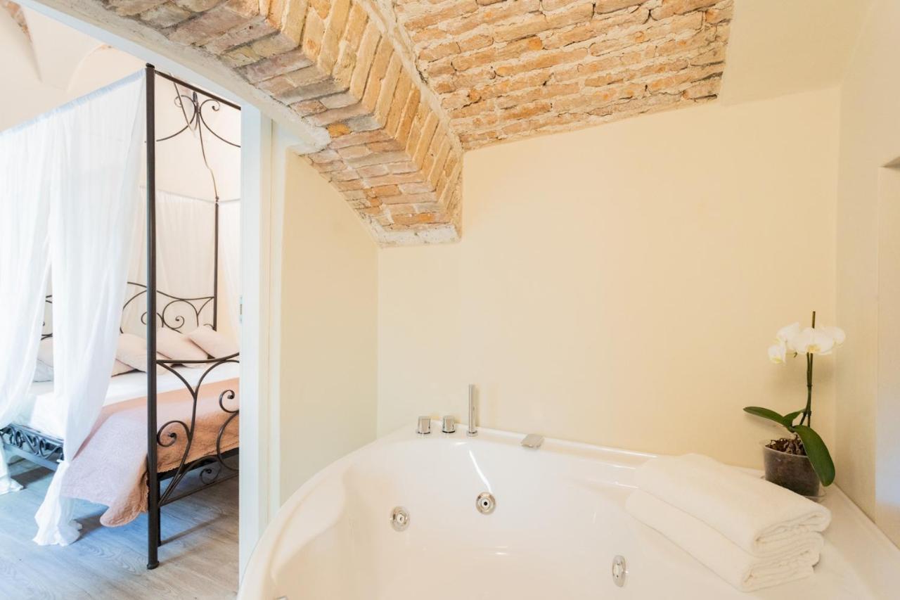 Romantic Escape City Centre With Jacuzzi & Parking By Rent All Комо Екстер'єр фото