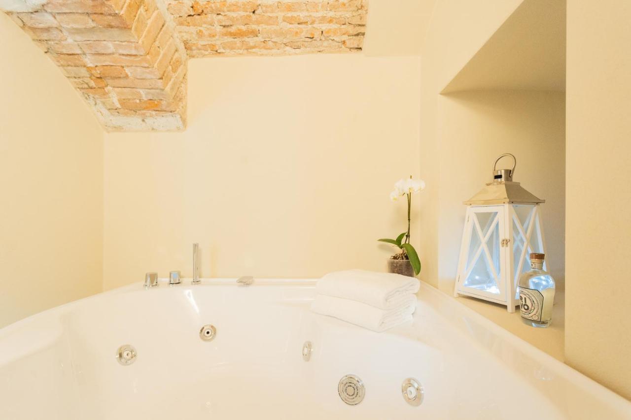Romantic Escape City Centre With Jacuzzi & Parking By Rent All Комо Екстер'єр фото