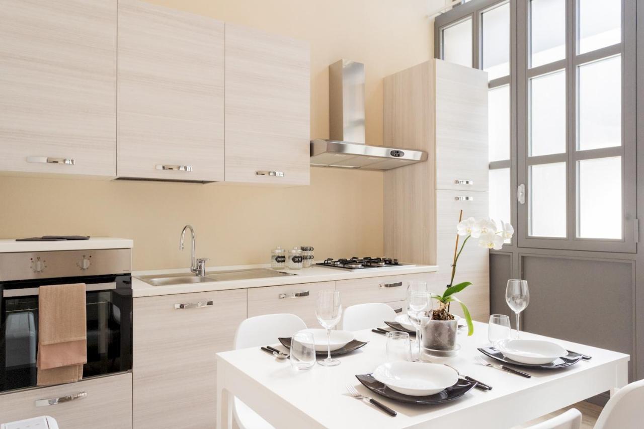 Romantic Escape City Centre With Jacuzzi & Parking By Rent All Комо Екстер'єр фото