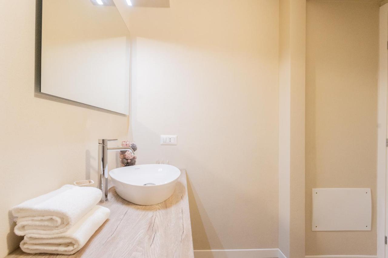 Romantic Escape City Centre With Jacuzzi & Parking By Rent All Комо Екстер'єр фото